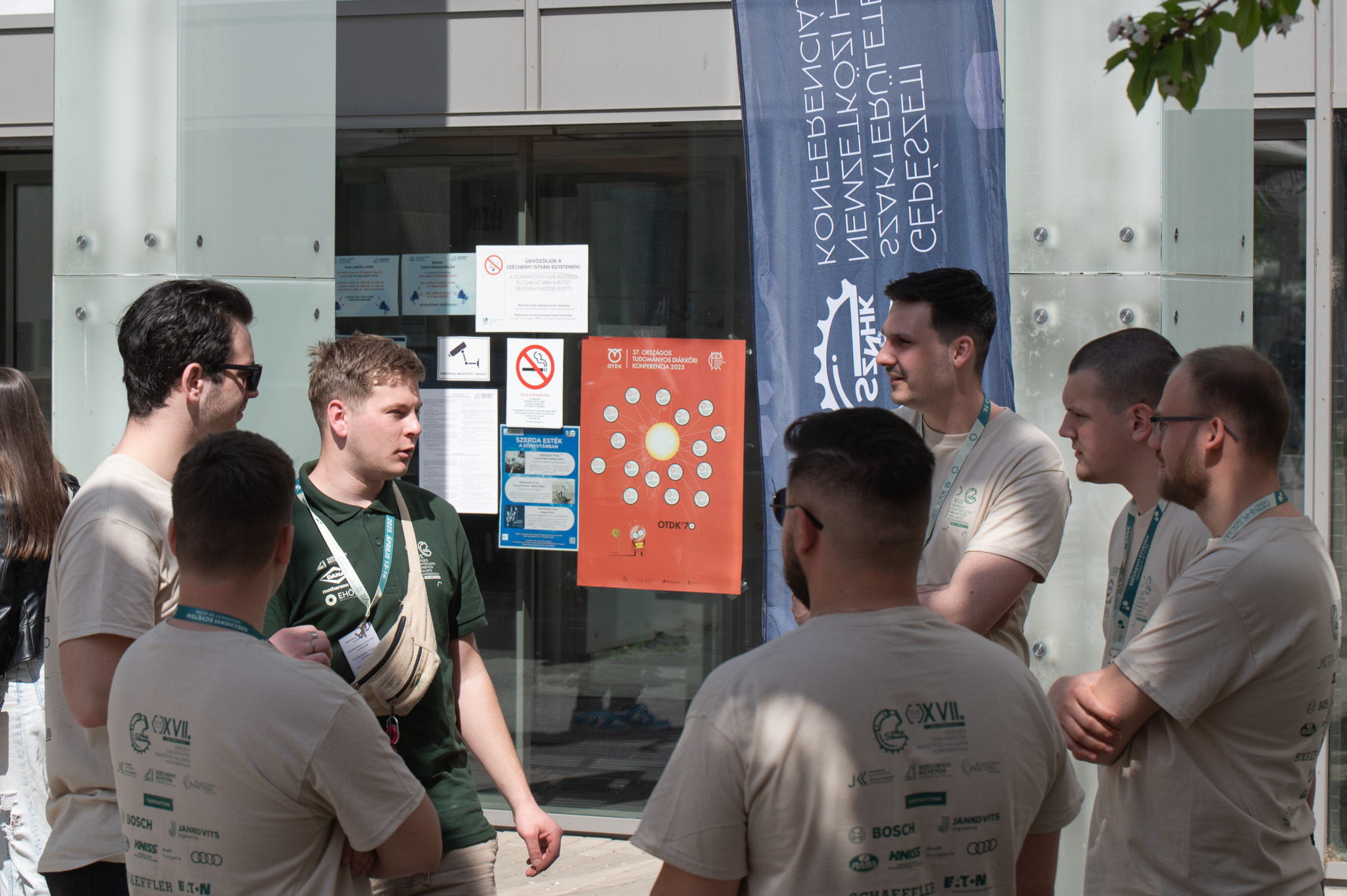 The students worked hard and fast to complete their task (Photos: Máté Dudás, Bettina Korinek)